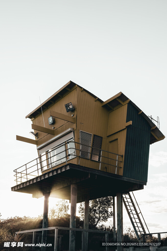 独特高架小屋
