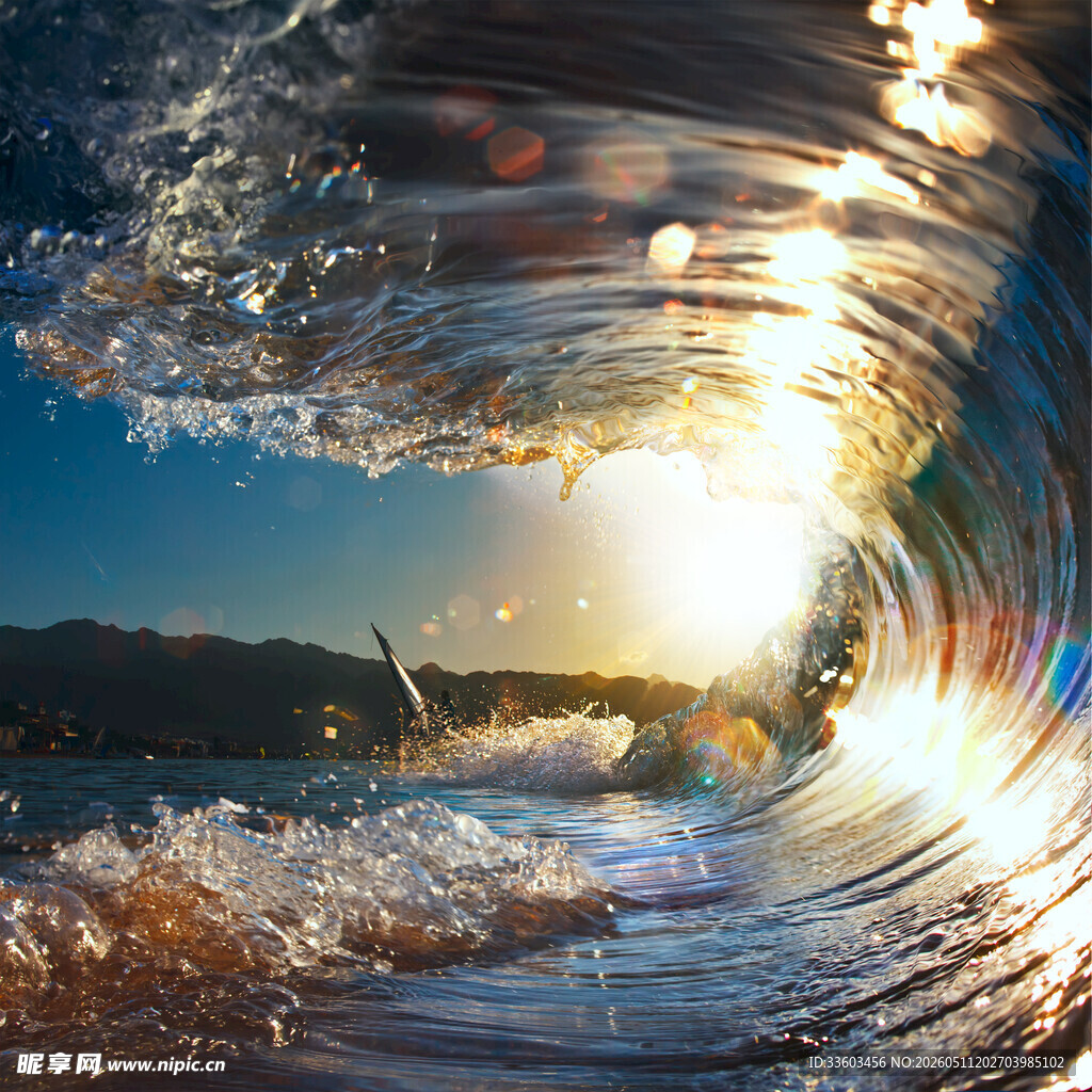 海浪中的阳光奇幻景象