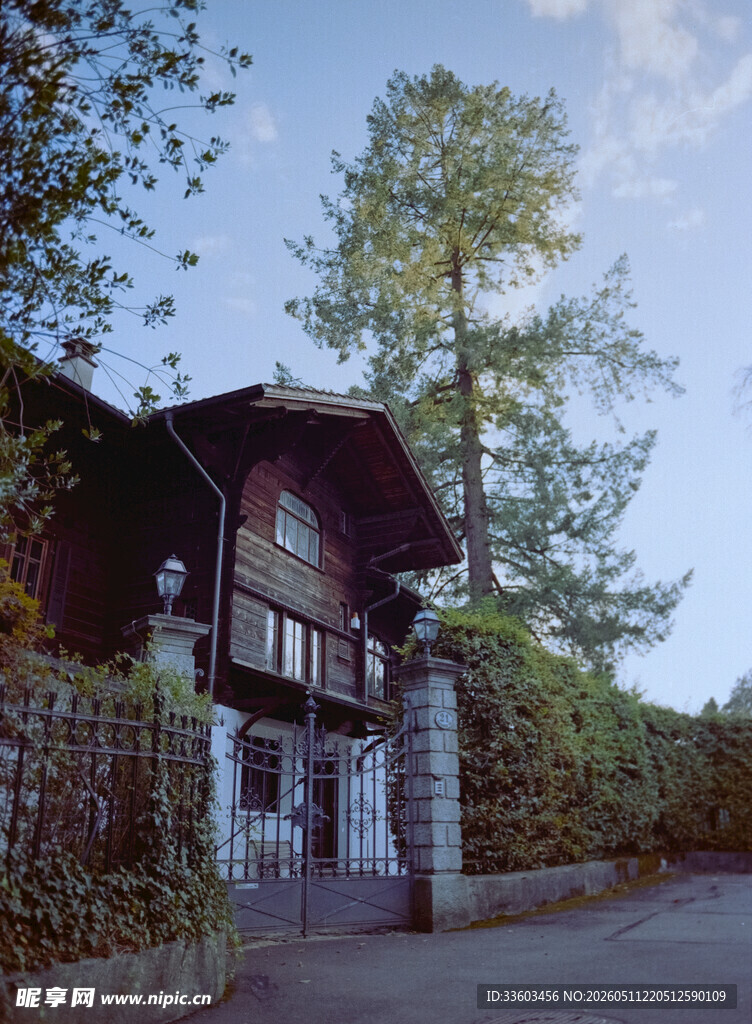 山间木屋