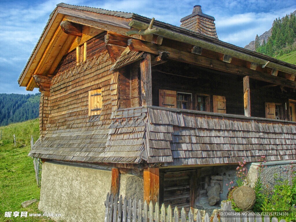 山间木质小屋