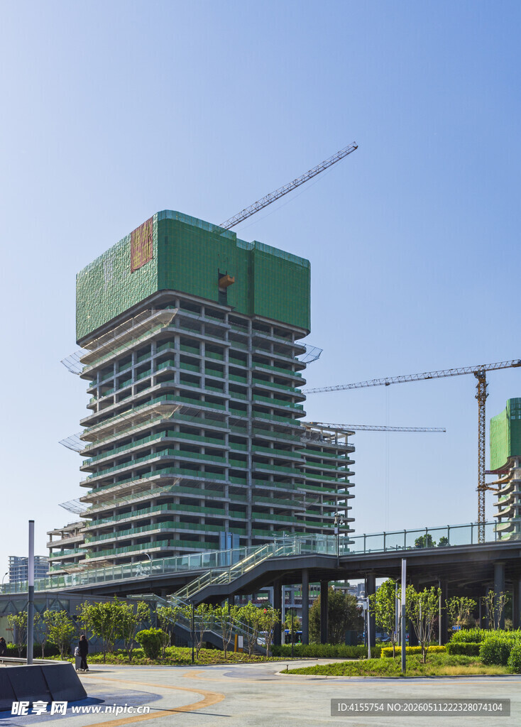 城市在建高楼施工景象