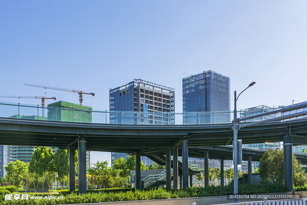 城市现代景观中的过街天桥