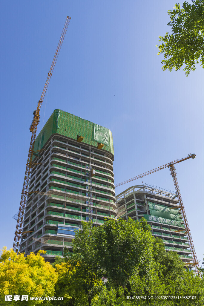 高楼建设中的城市景观