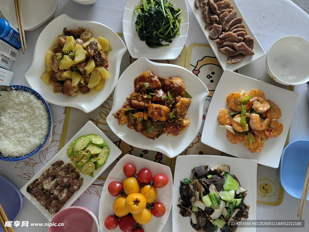 丰盛美食拼盘