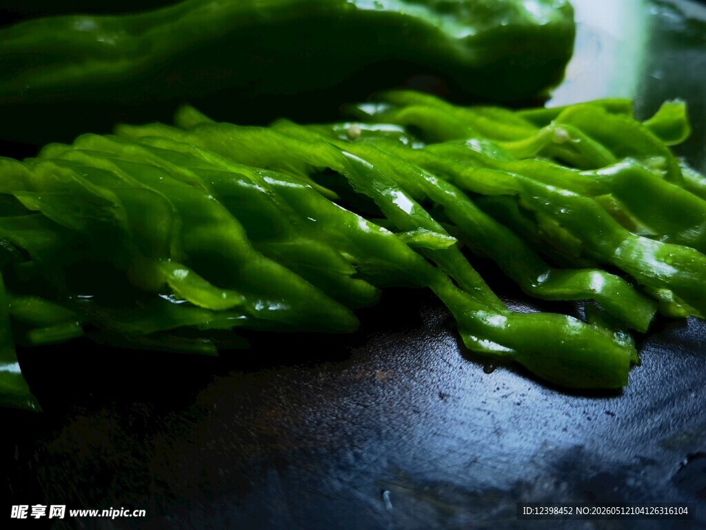鲜绿青椒
