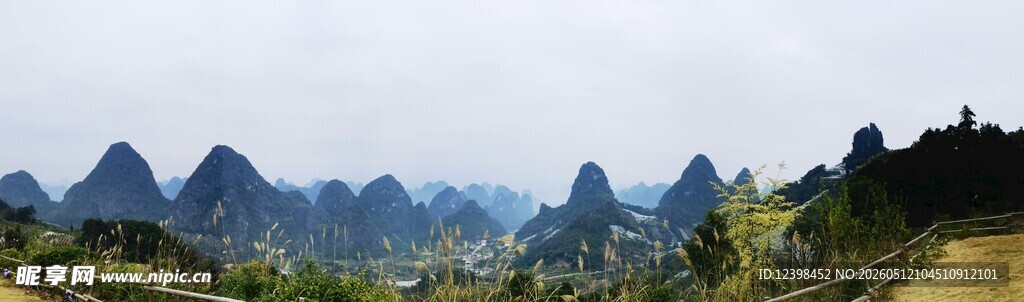 秀丽山峦风景图