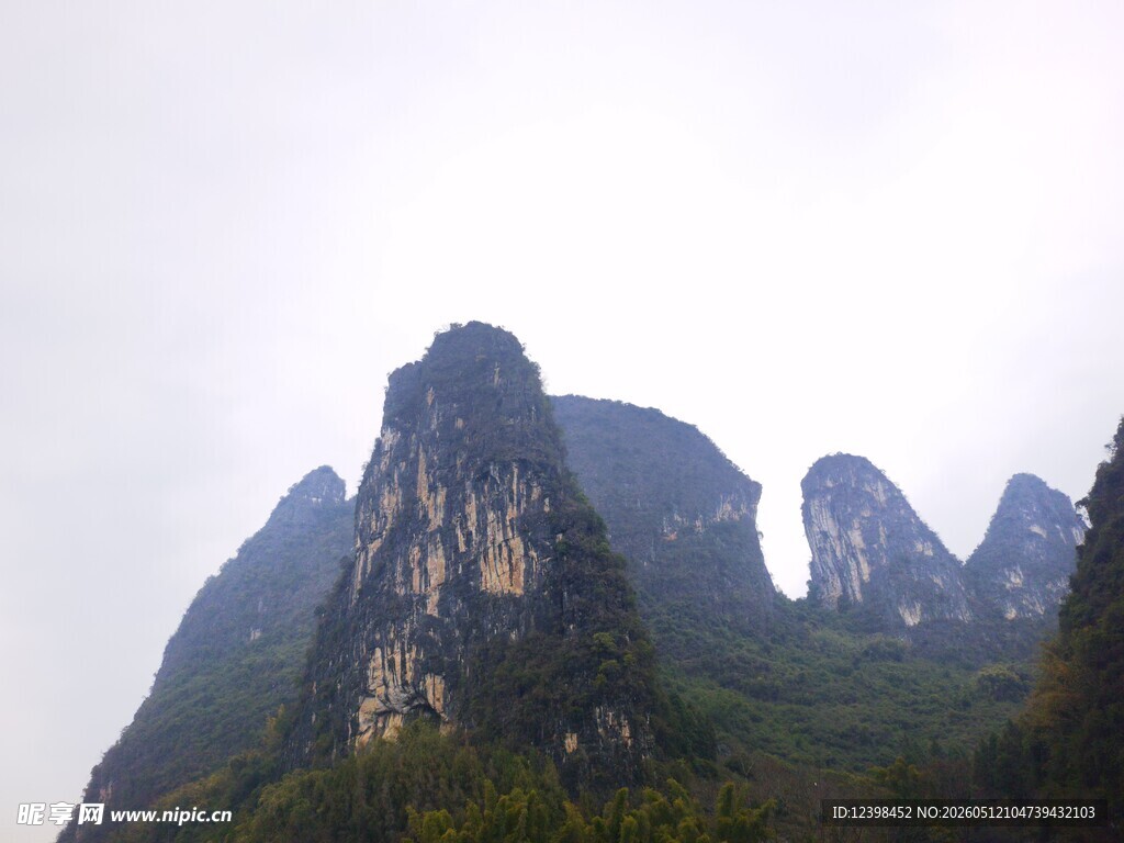 壮丽山峰景观