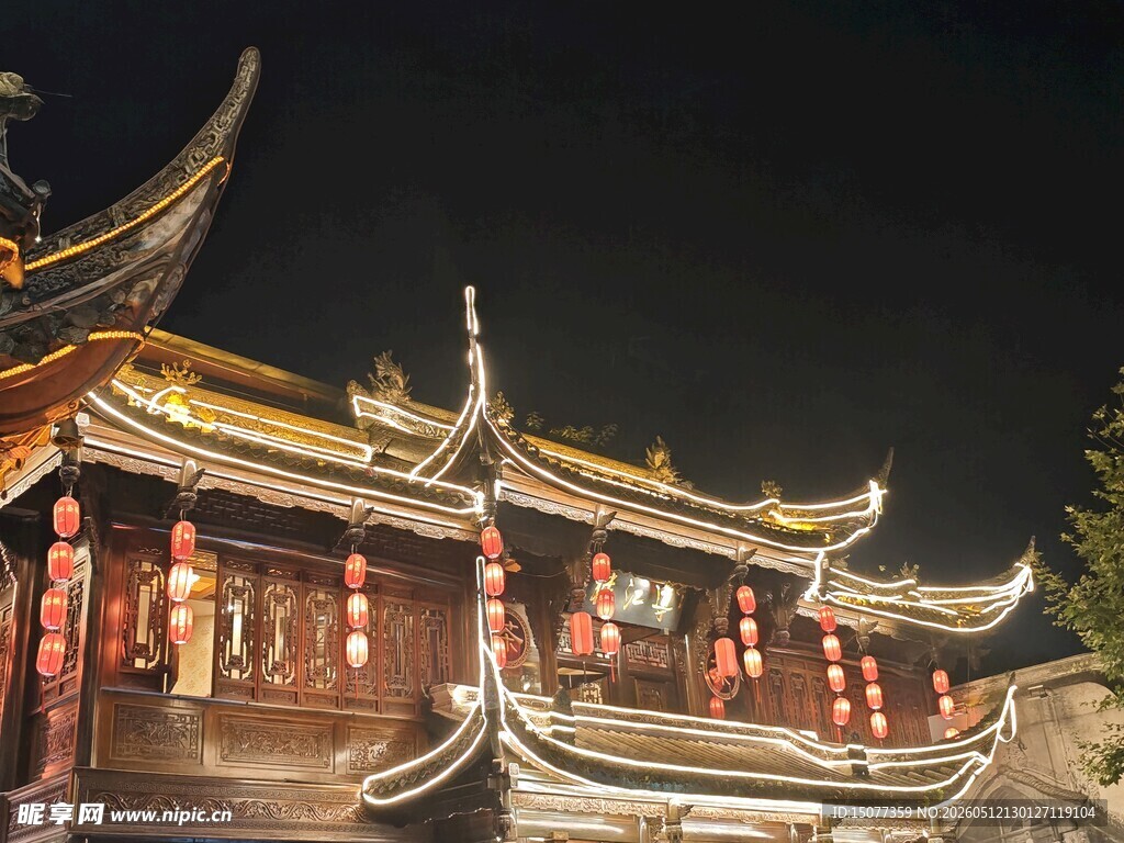 古建夜景流光溢彩的美