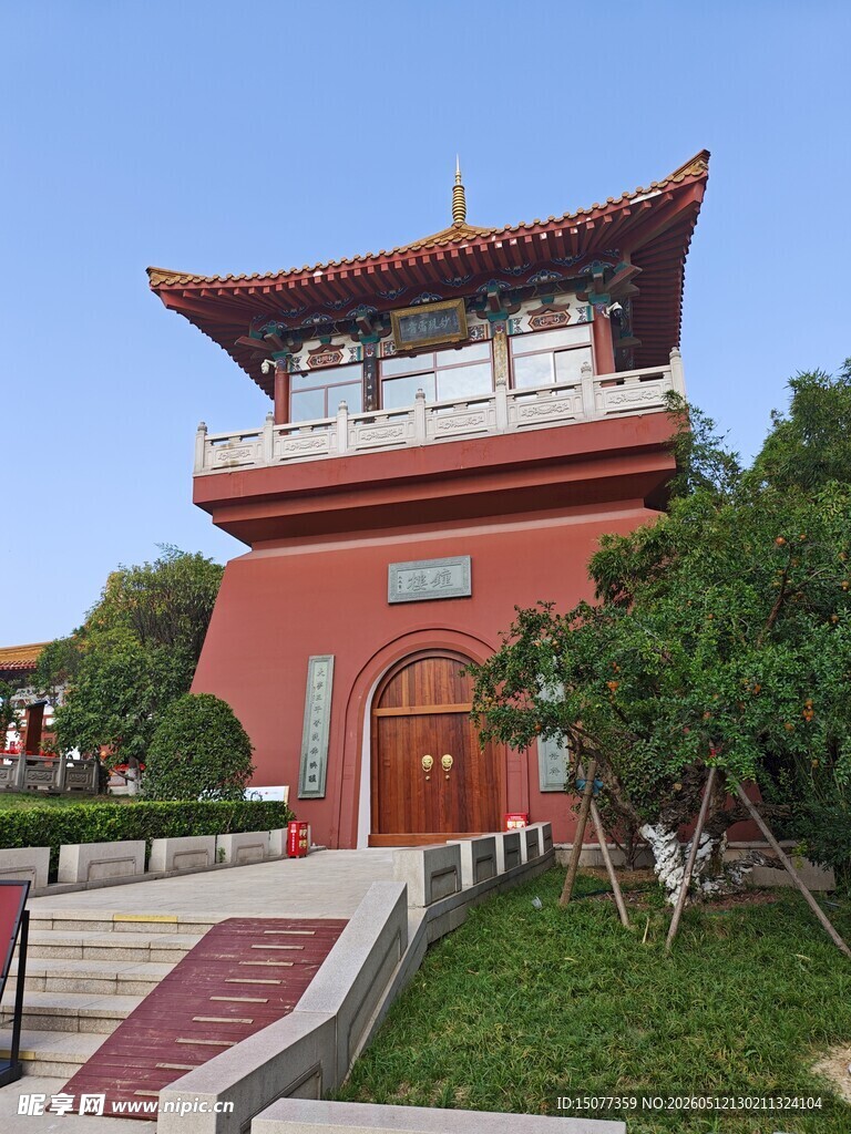 中式红墙古建筑门楼