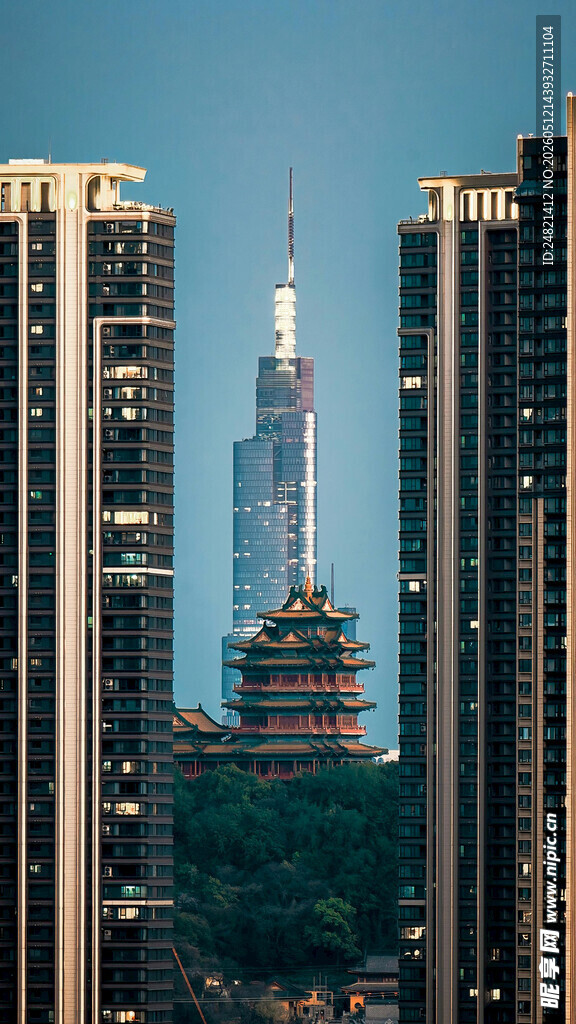 城市中古今建筑相映成趣
