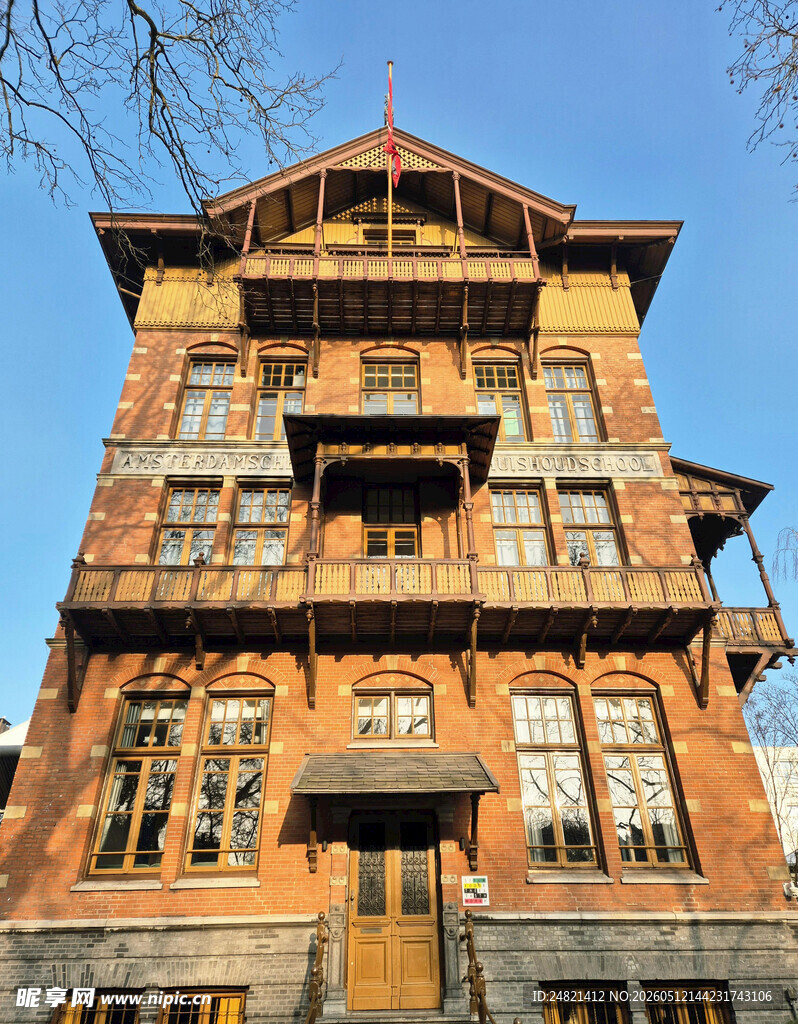 复古欧式多层砖砌建筑