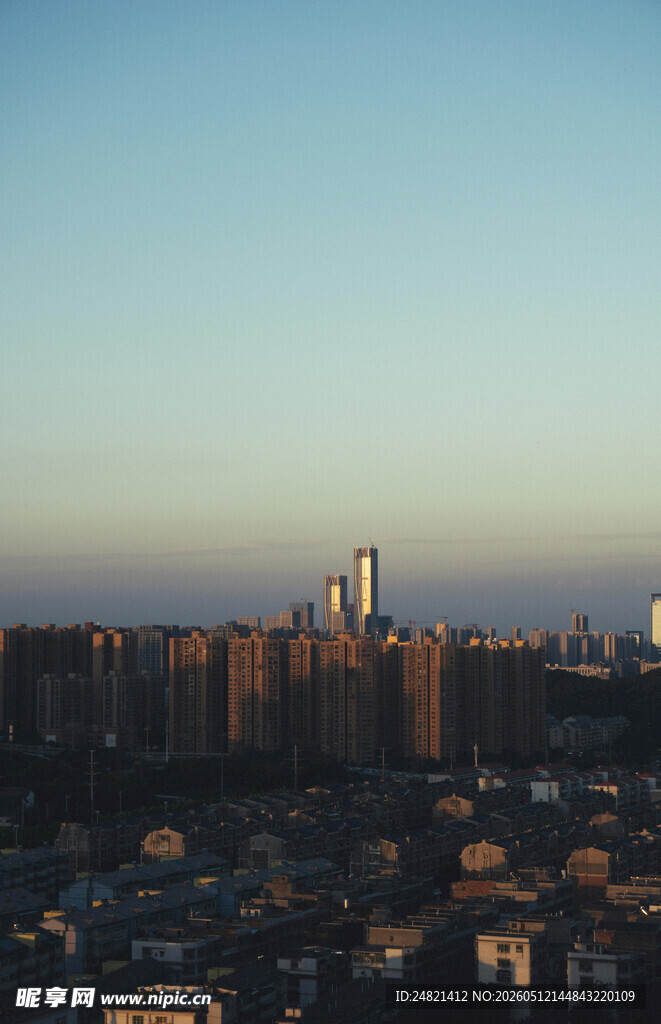 城市天际线黄昏美景