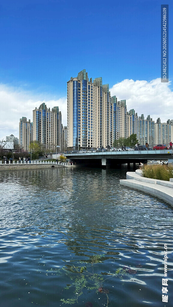 河畔高楼景观