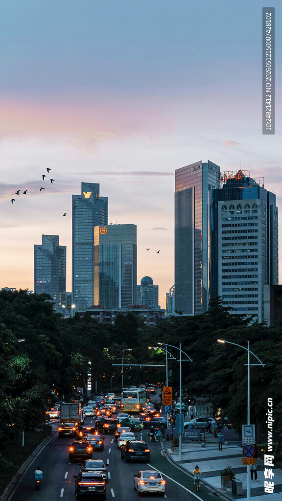 城市黄昏交通景象