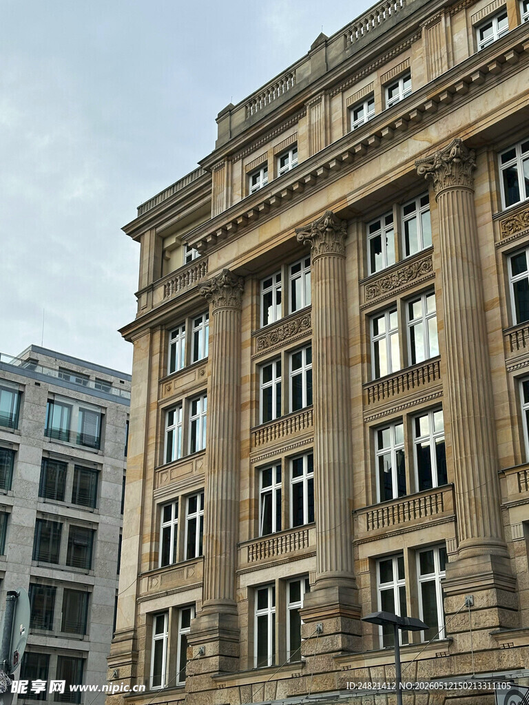 古典风格的多层建筑外观