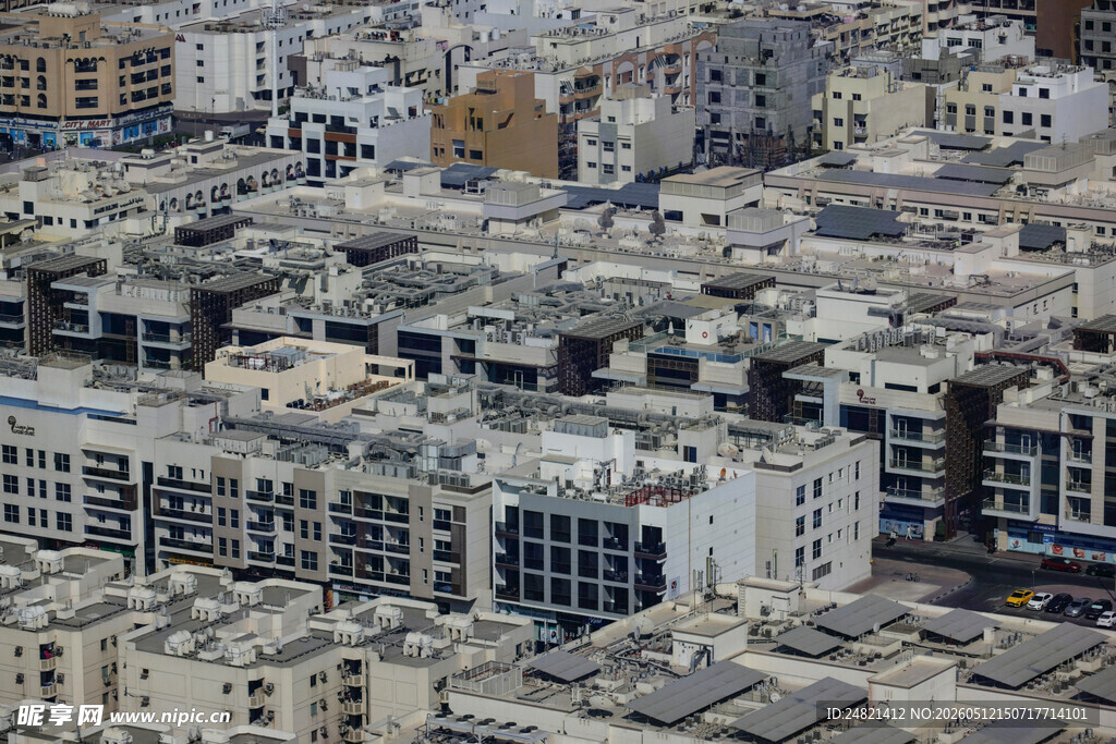 俯瞰现代城市建筑群