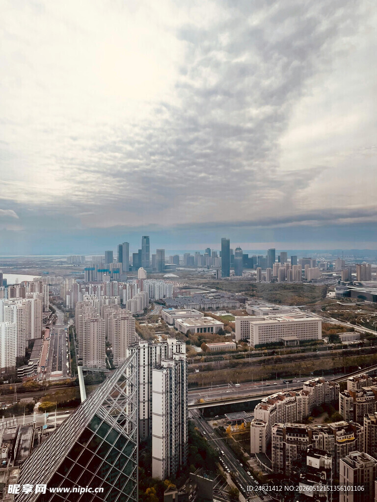 俯瞰繁华都市建筑群