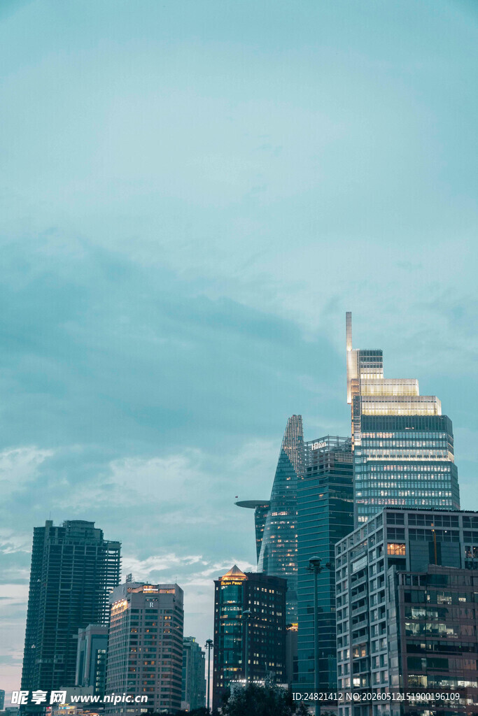 都市高楼天际线