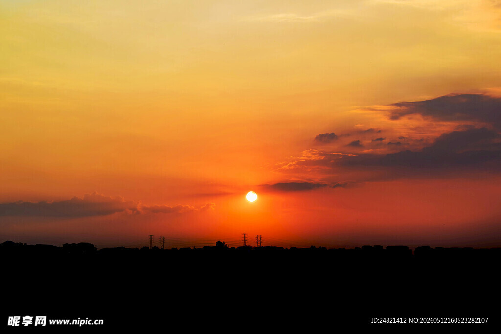 夕阳西下的壮丽天空景观
