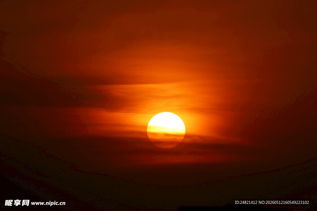 夕阳西下的壮丽景象