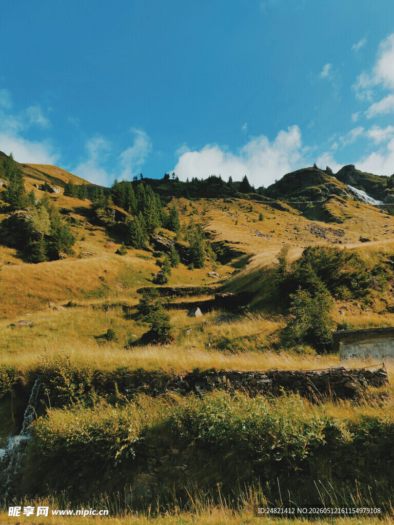 秋日山间美景
