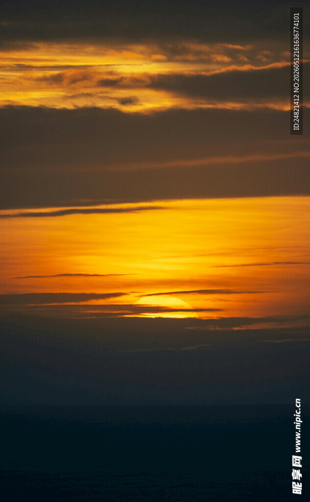 夕阳下的水面美景