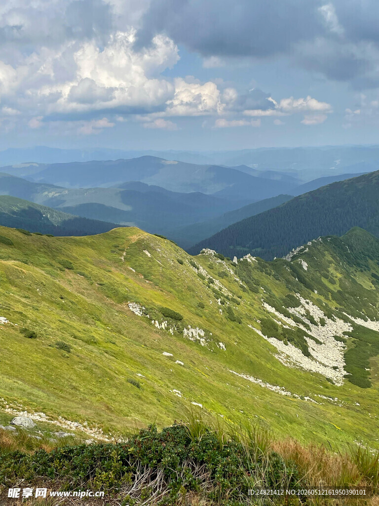 山间绿野美景