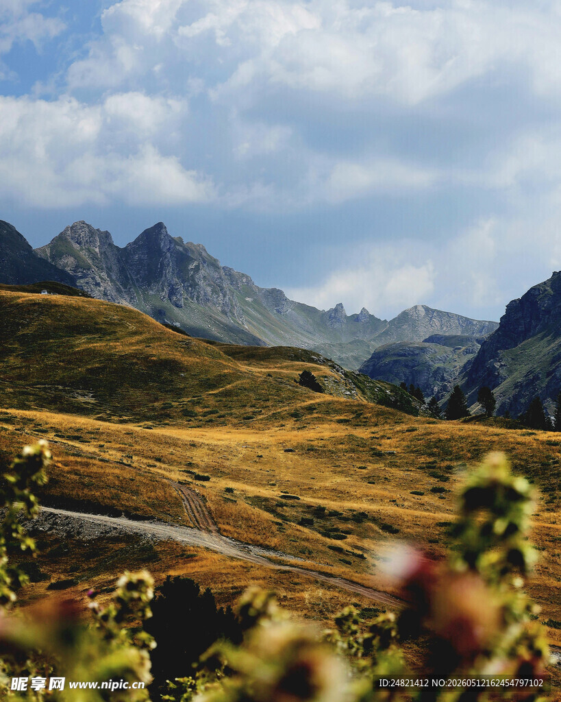 山间秋景