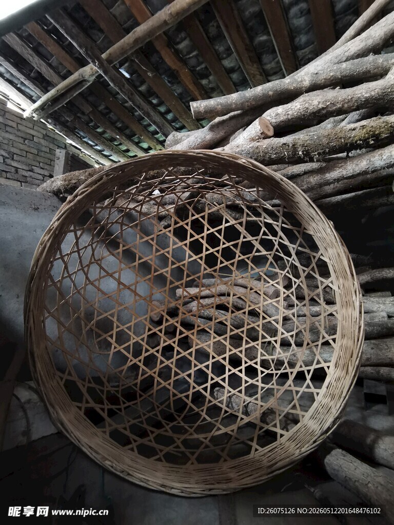 传统竹编筛子特写