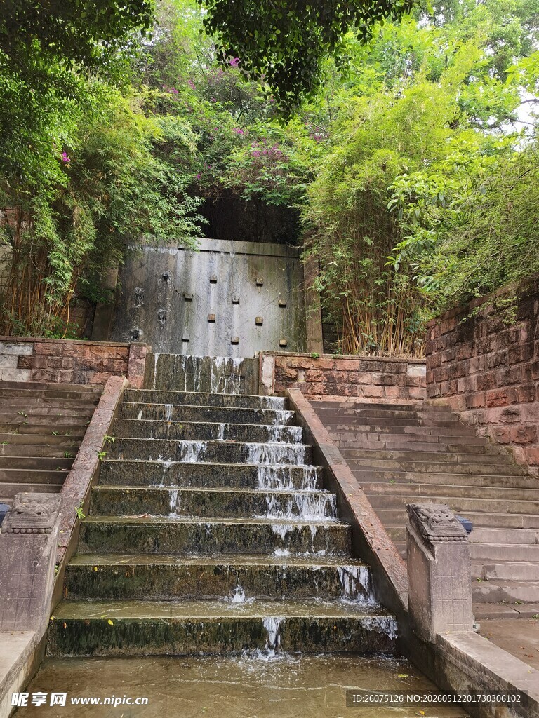 山间流水阶梯景观
