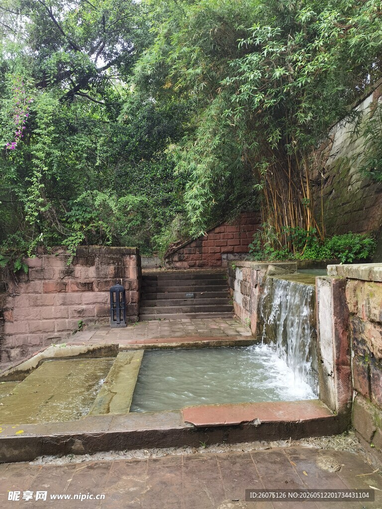 庭院中的流水景观