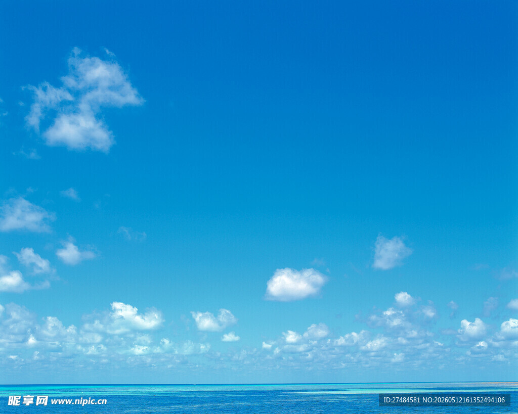 蓝天碧海悠然白云景致