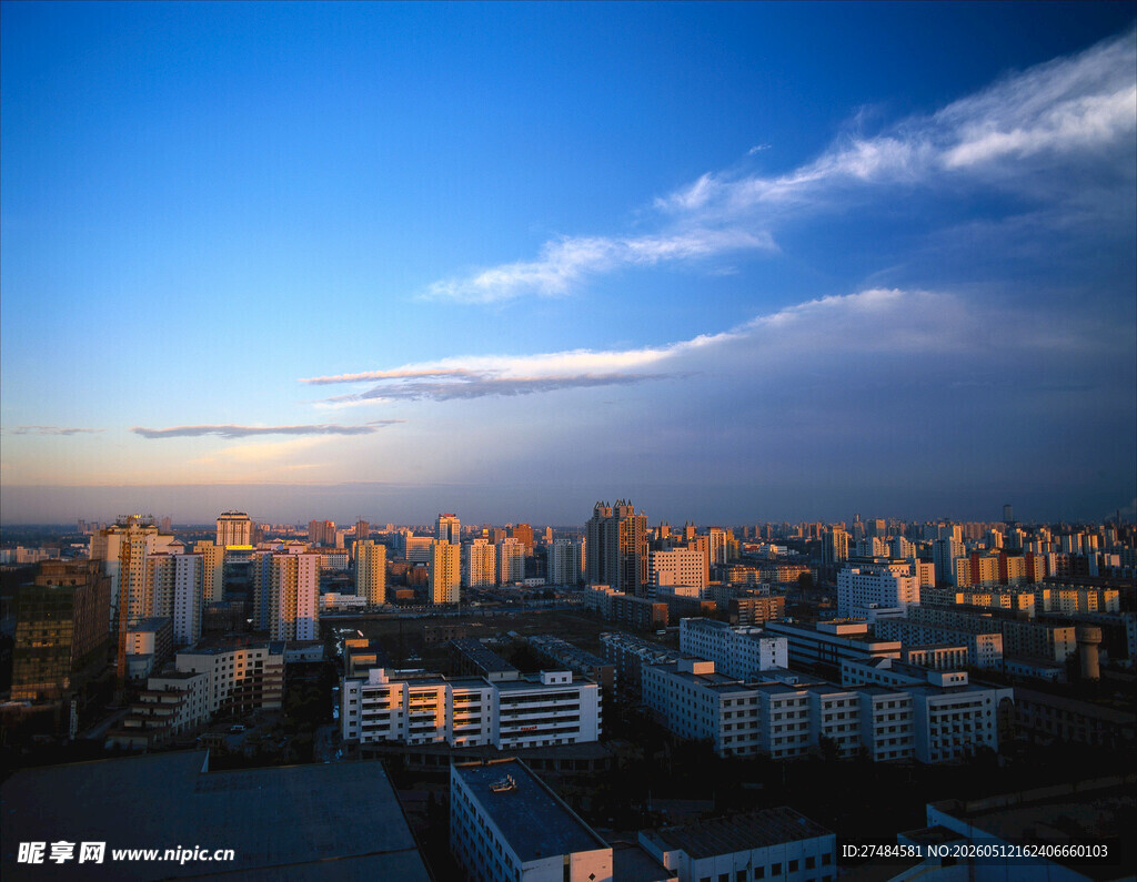 城市黄昏天际线美景