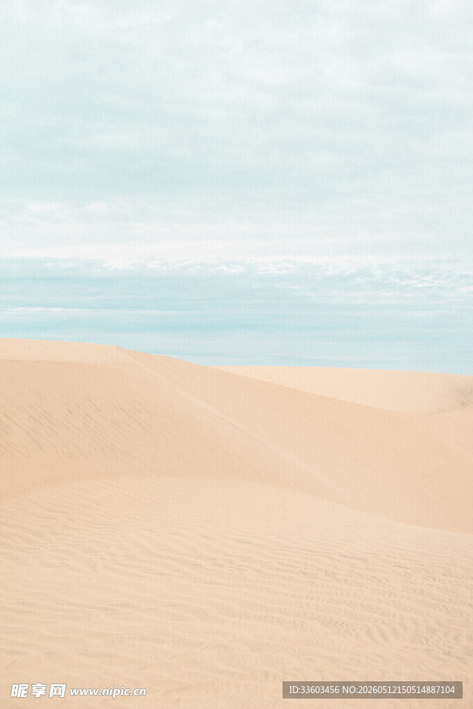 沙漠与天际交汇的美景