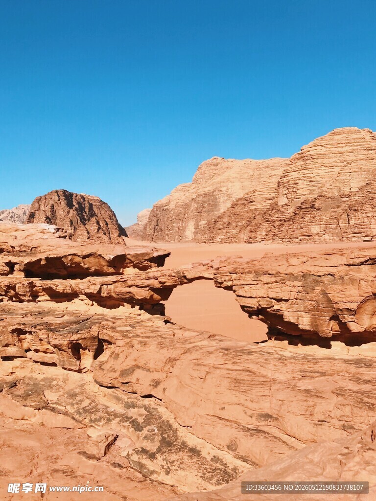壮丽红色岩石地貌景观