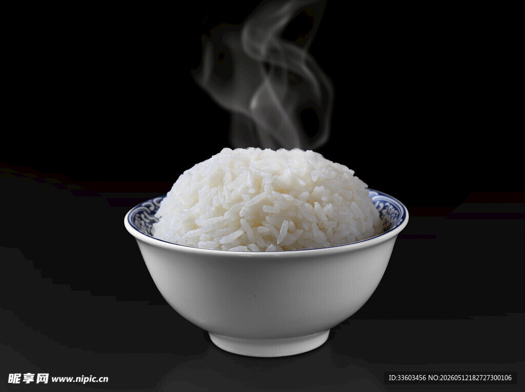 热气腾腾的一碗白米饭