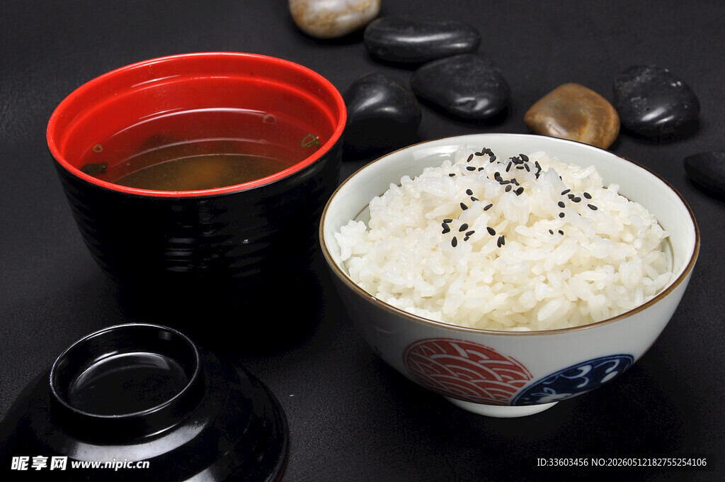日式米饭与茶饮组合