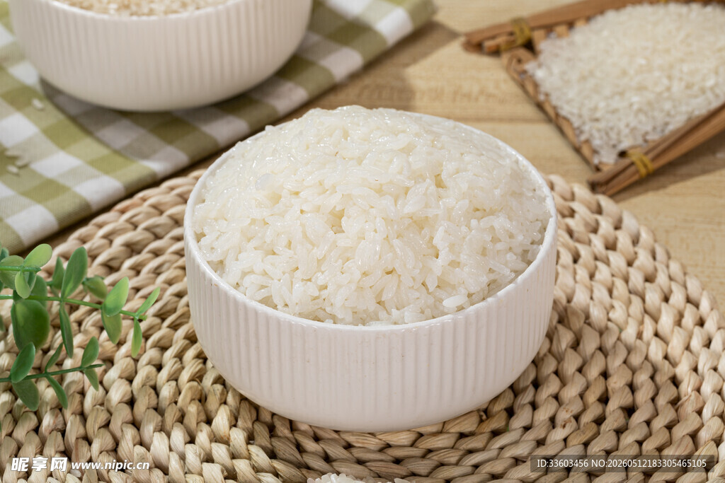 一碗香软白米饭