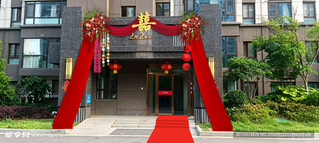 门口红色布幔喜字花艺装饰出阁布