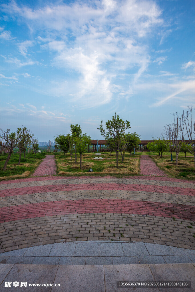 户外开阔景观公园场景