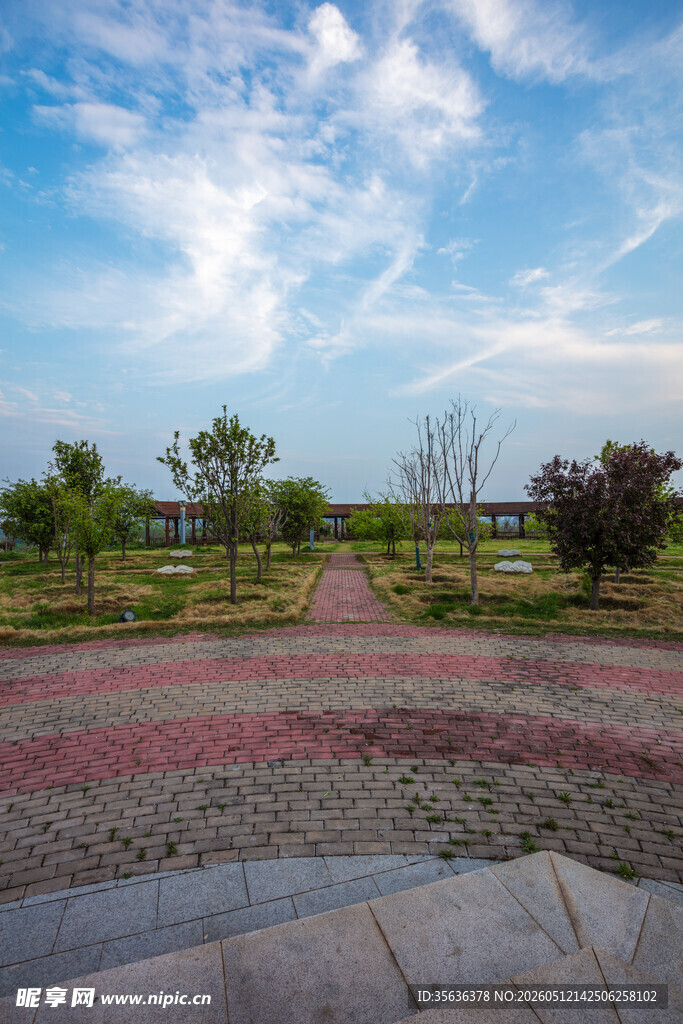 户外开阔风景宜人之地