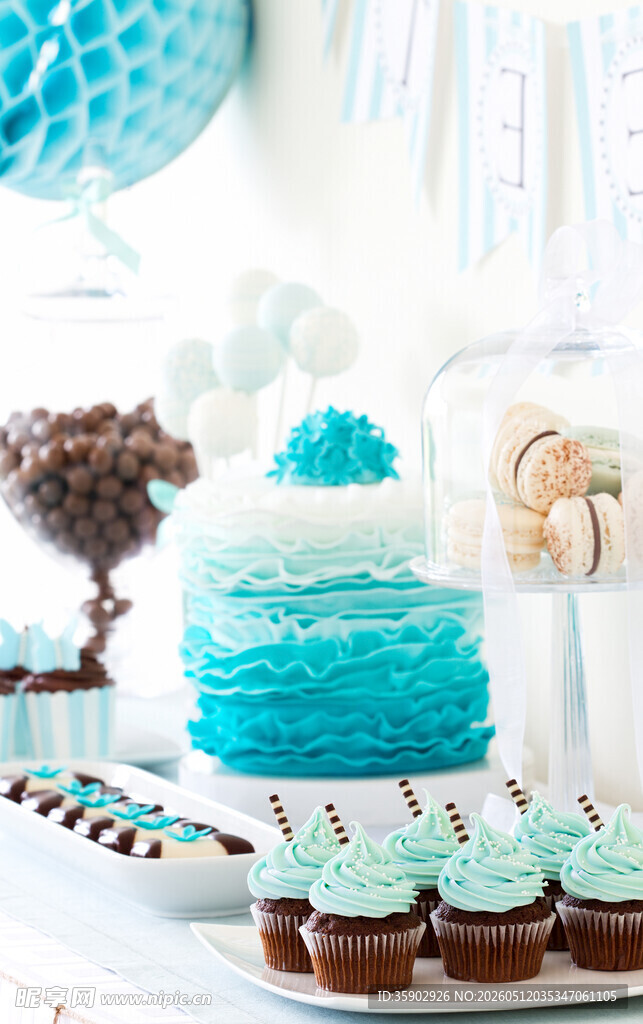 梦幻蓝调多层蛋糕与纸杯糕