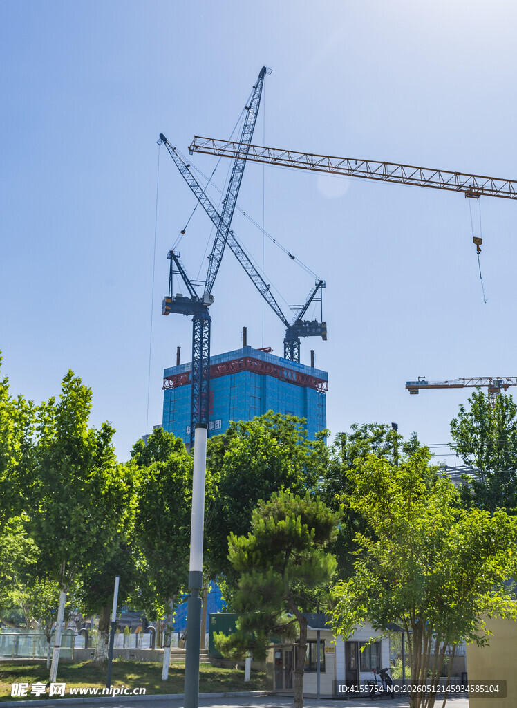 城市建筑工地塔吊景观