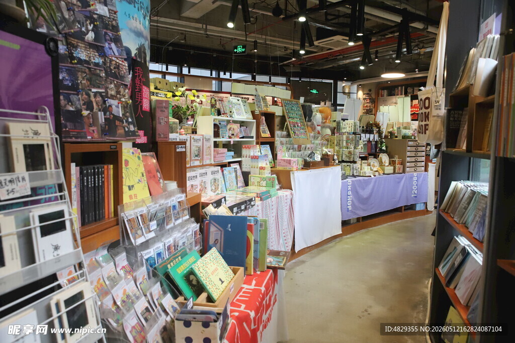 复古杂货店的多样陈列