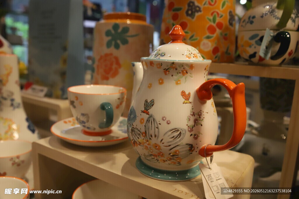 精美陶瓷茶具展示