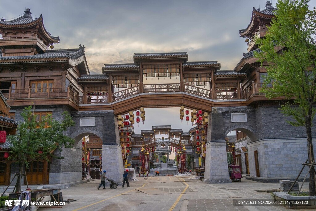 沂州古城中式牌坊街景