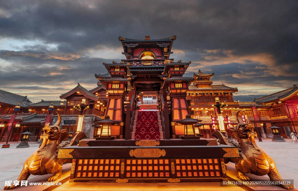 沂州古城夜景下的璀璨中式楼阁