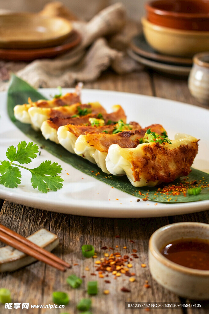 美味烤物摆于盘上