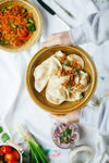 美味饺子与多样配菜