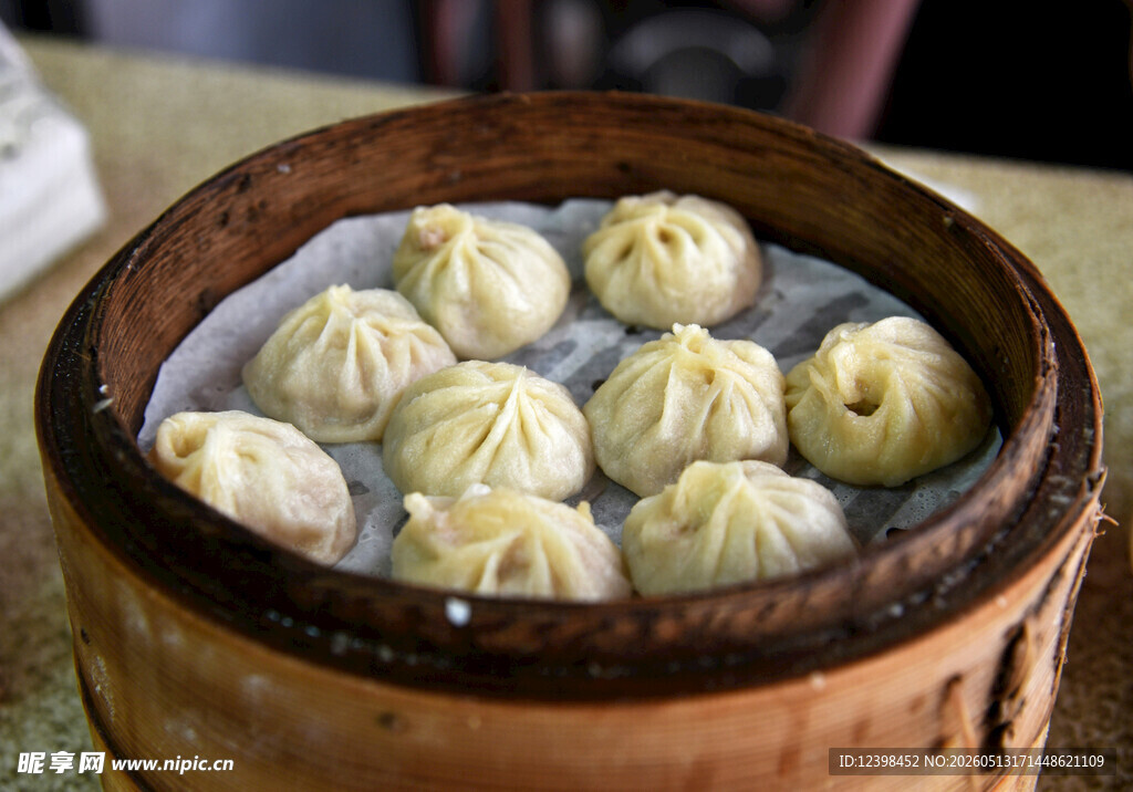 蒸笼里的美味小笼包